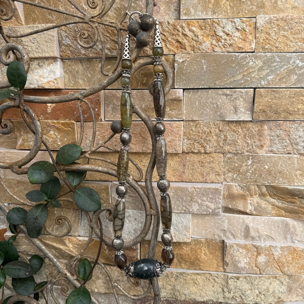 Beautiful Agate Statement Necklace - image 3